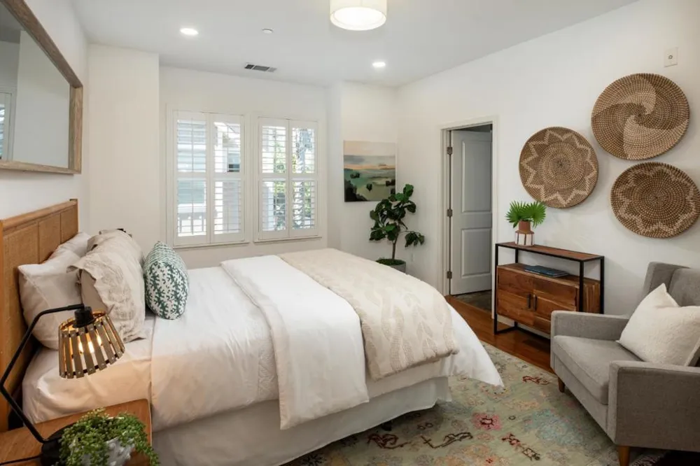 1901 Newbury Drive Mountain View, CA 94043