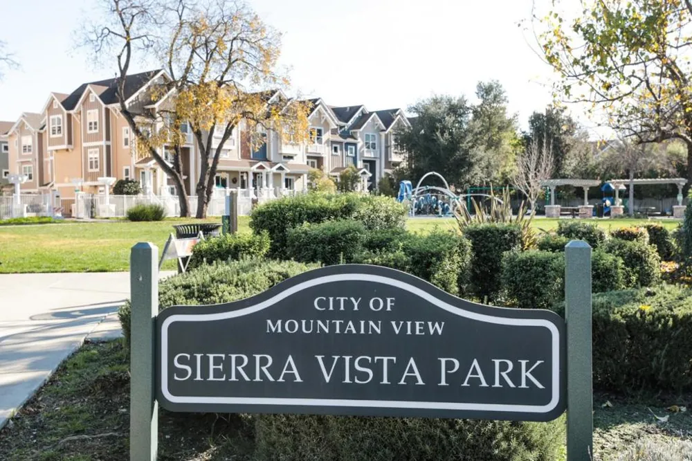 1901 Newbury Drive Mountain View, CA 94043