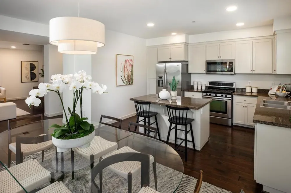 1901 Newbury Drive Mountain View, CA 94043