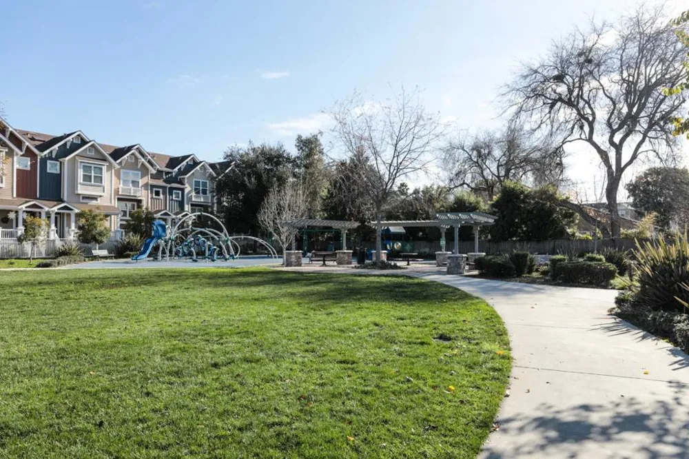 1901 Newbury Drive Mountain View, CA 94043