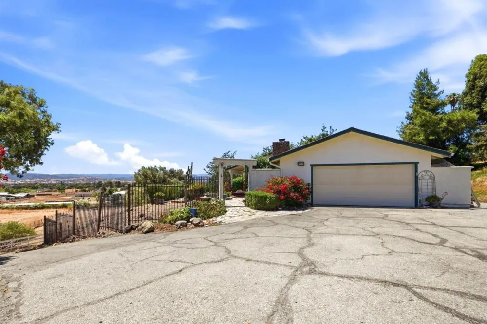 14160 Lesley Lane San Martin, CA 95046