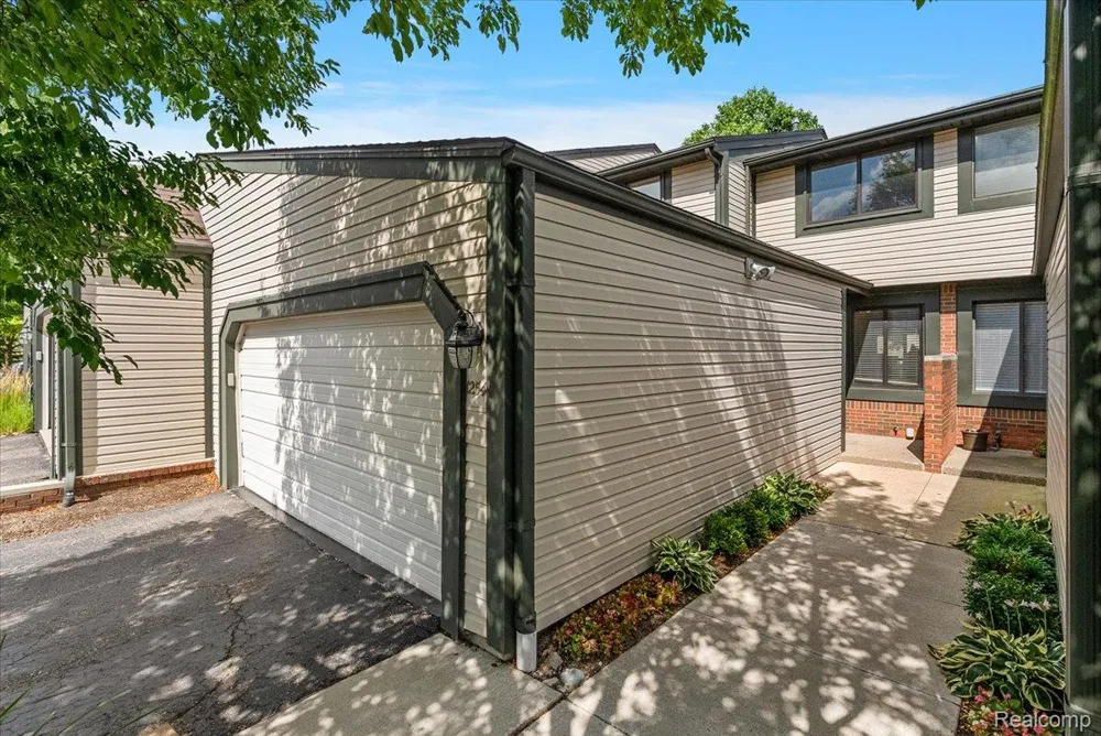 1254 Charleston Court Northville City, MI 48167