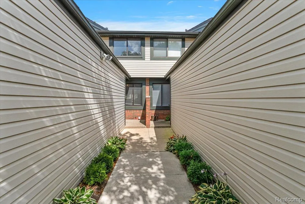 1254 Charleston Court Northville City, MI 48167