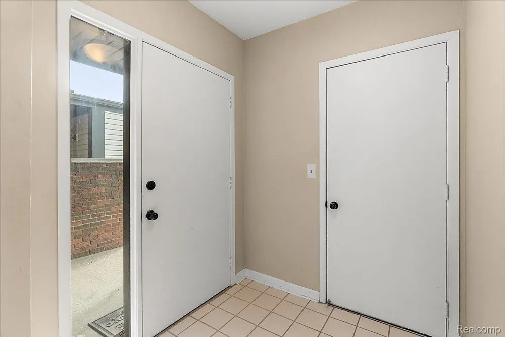 1254 Charleston Court Northville City, MI 48167