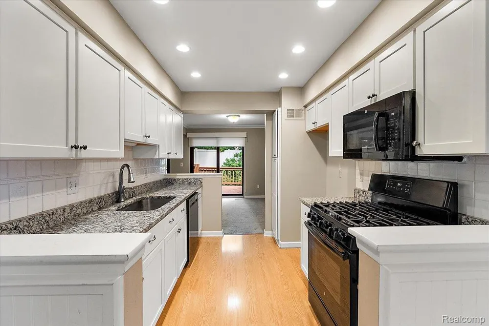 1254 Charleston Court Northville City, MI 48167