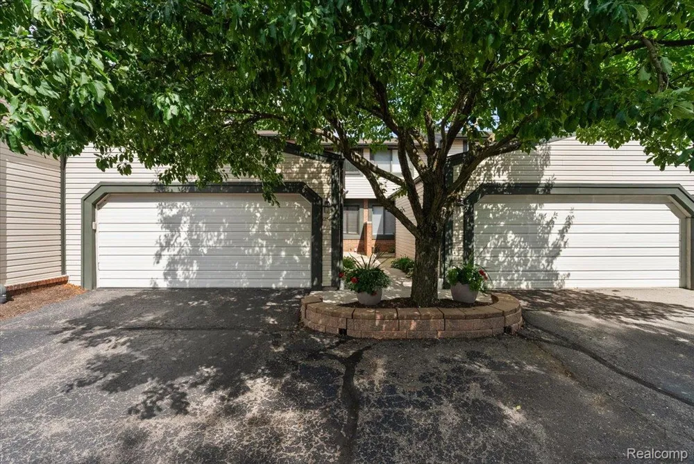 1254 Charleston Court Northville City, MI 48167