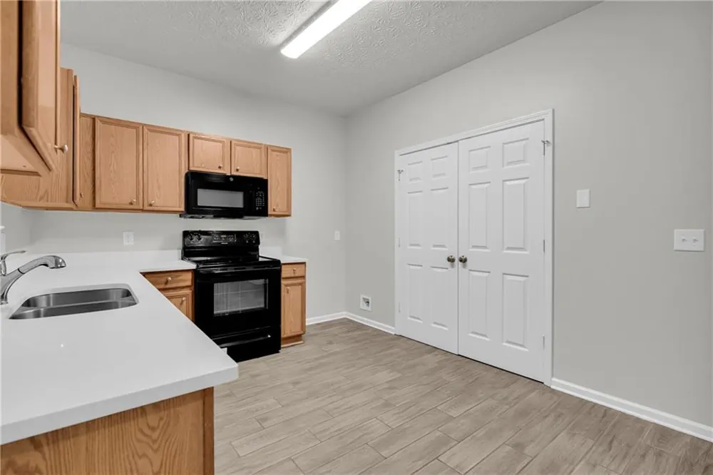 6114 Camden Forrest Drive Riverdale, GA 30296