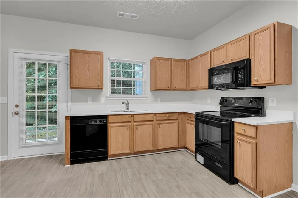6114 Camden Forrest Drive Riverdale, GA 30296