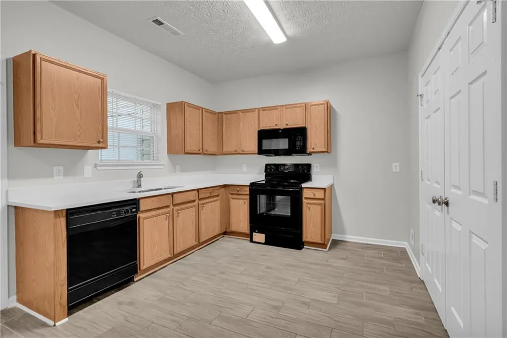 6114 Camden Forrest Drive Riverdale, GA 30296
