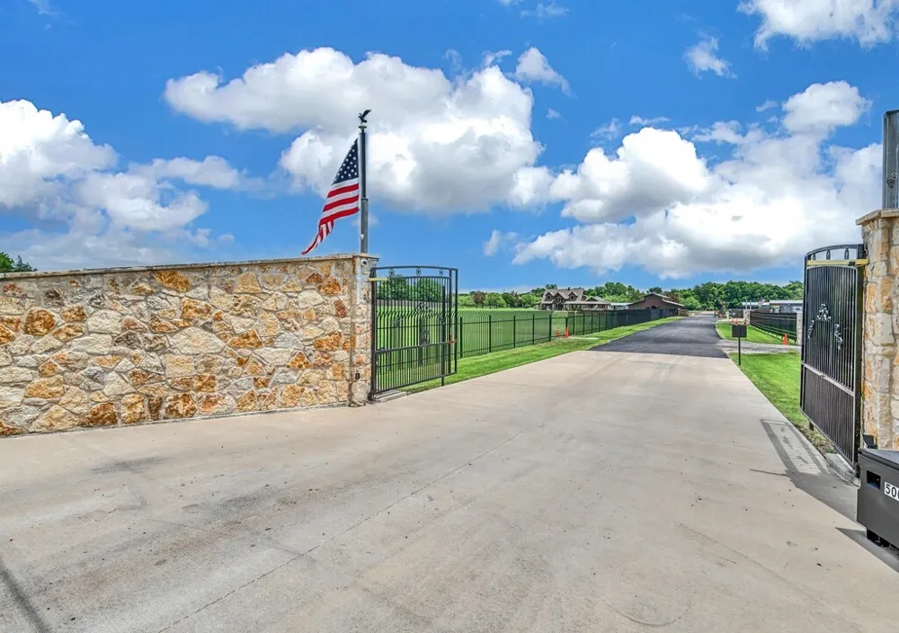 5004 Gholson Road Waco, TX 76705