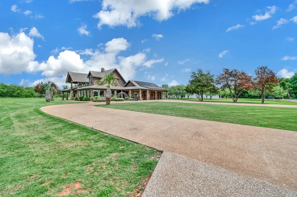 5004 Gholson Road Waco, TX 76705