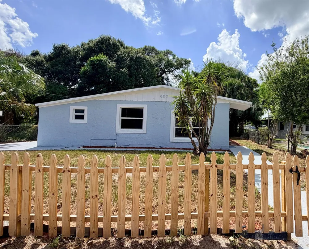 607 19th Street Fort Pierce, FL 34950