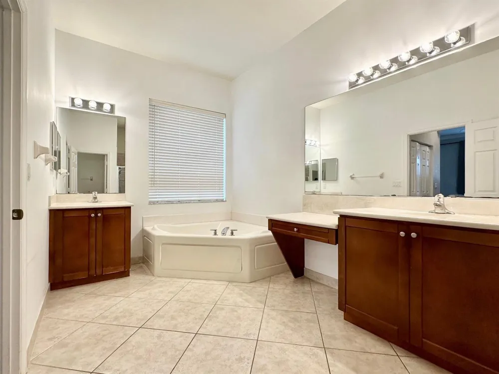4109 W WHITEWATER AVENUE Weston, FL 33332
