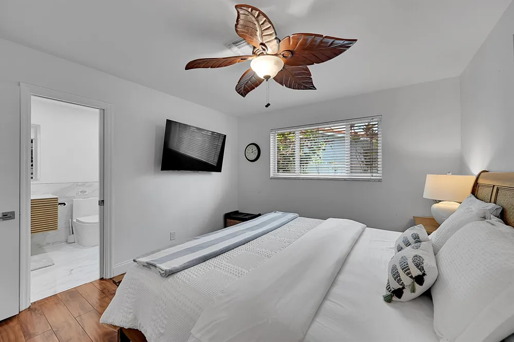 1080 SE 9TH AVENUE Pompano Beach, FL 33060