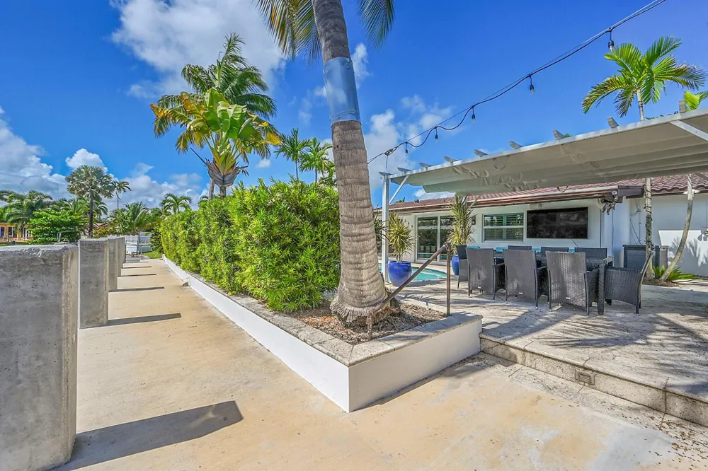 1080 SE 9TH AVENUE Pompano Beach, FL 33060
