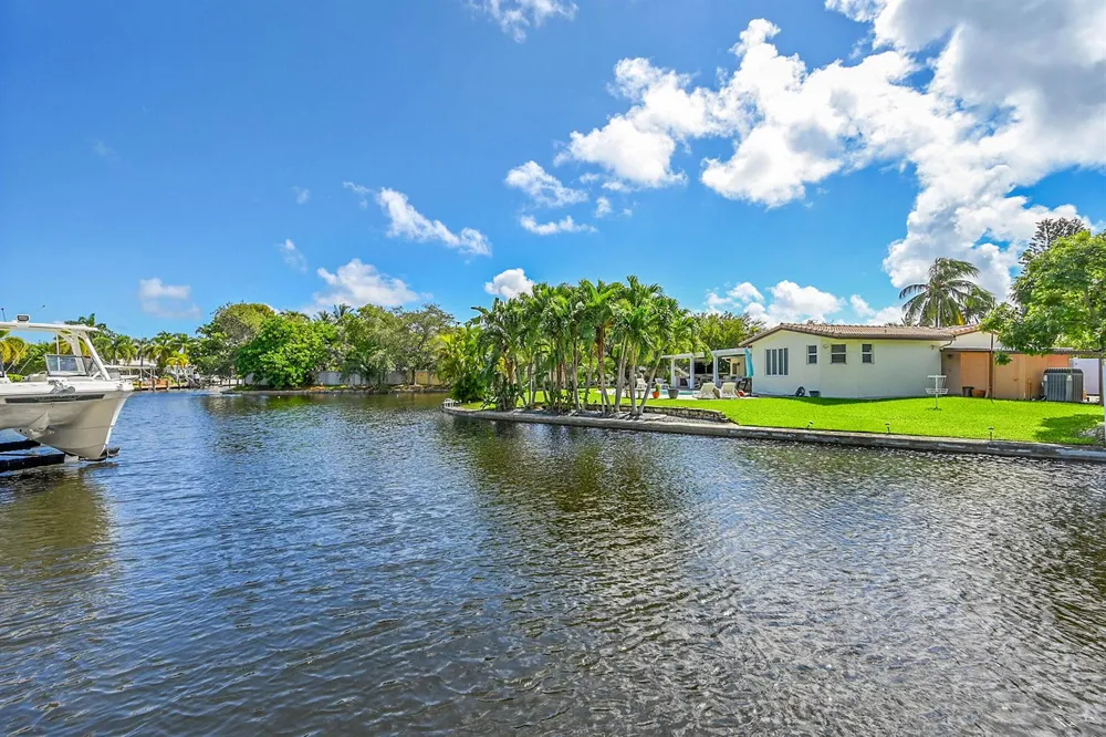 1080 SE 9TH AVENUE Pompano Beach, FL 33060