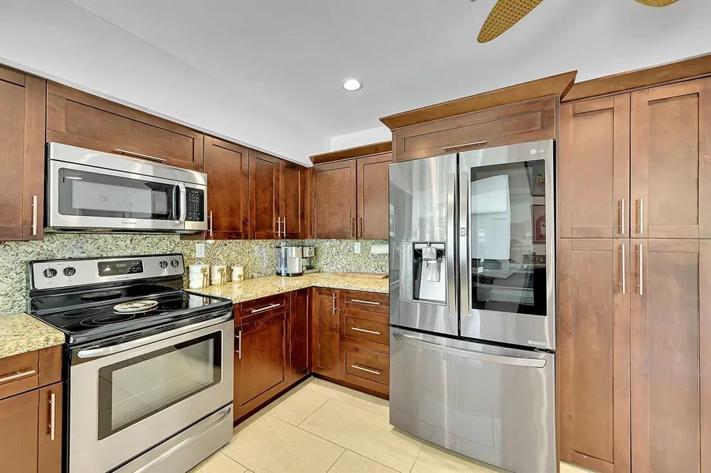 1080 SE 9TH AVENUE Pompano Beach, FL 33060