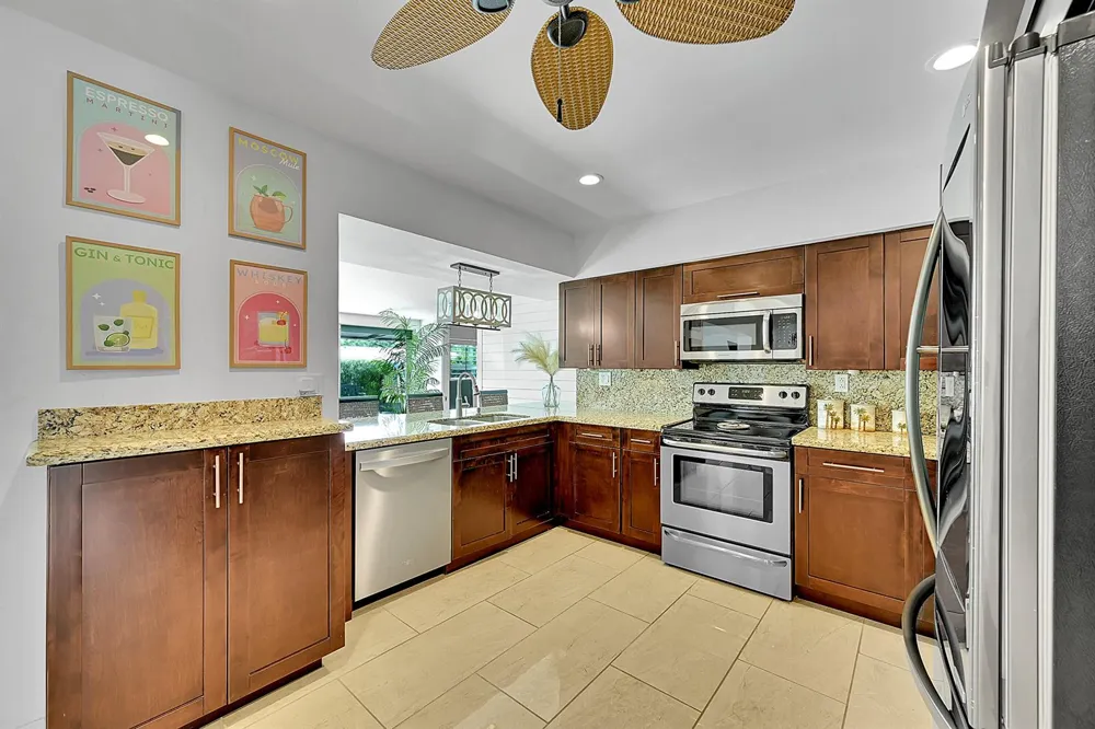 1080 SE 9TH AVENUE Pompano Beach, FL 33060