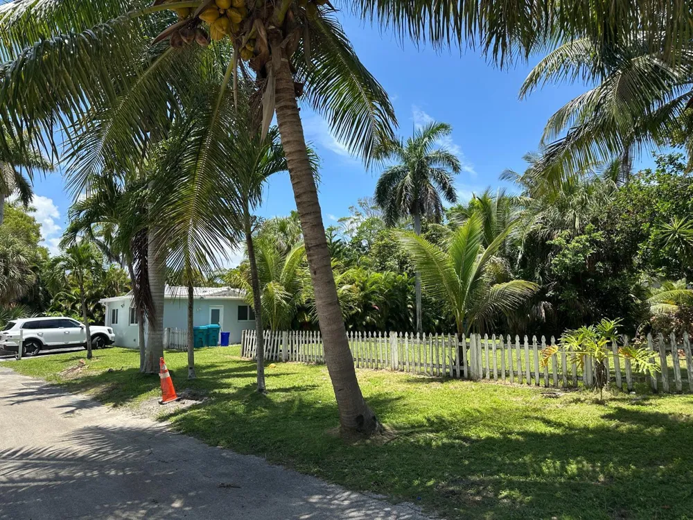 631 Lakeside Harbor Boynton Beach, FL 33435