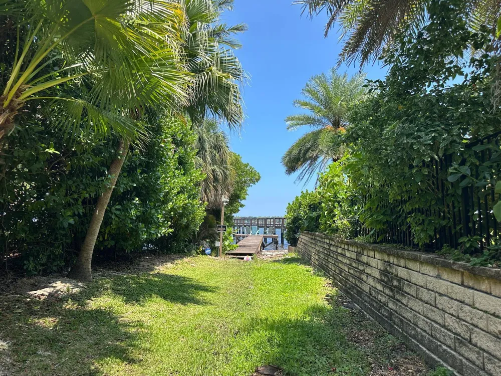 631 Lakeside Harbor Boynton Beach, FL 33435