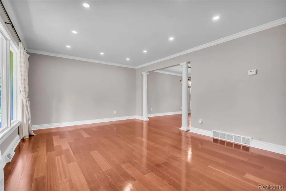 4158 Cherrywood Drive Troy City, MI 48098