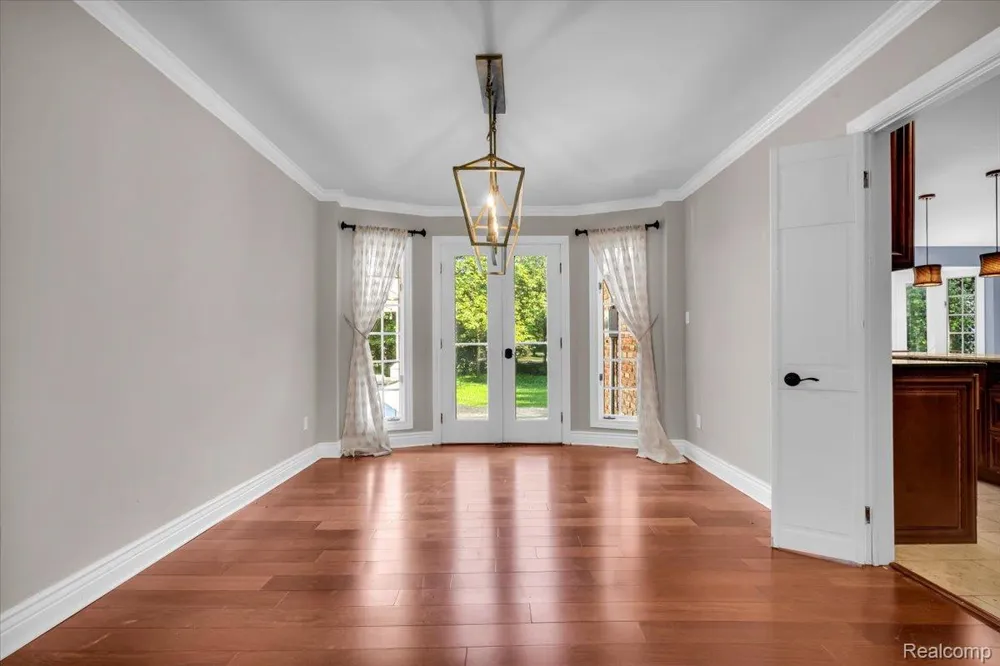 4158 Cherrywood Drive Troy City, MI 48098