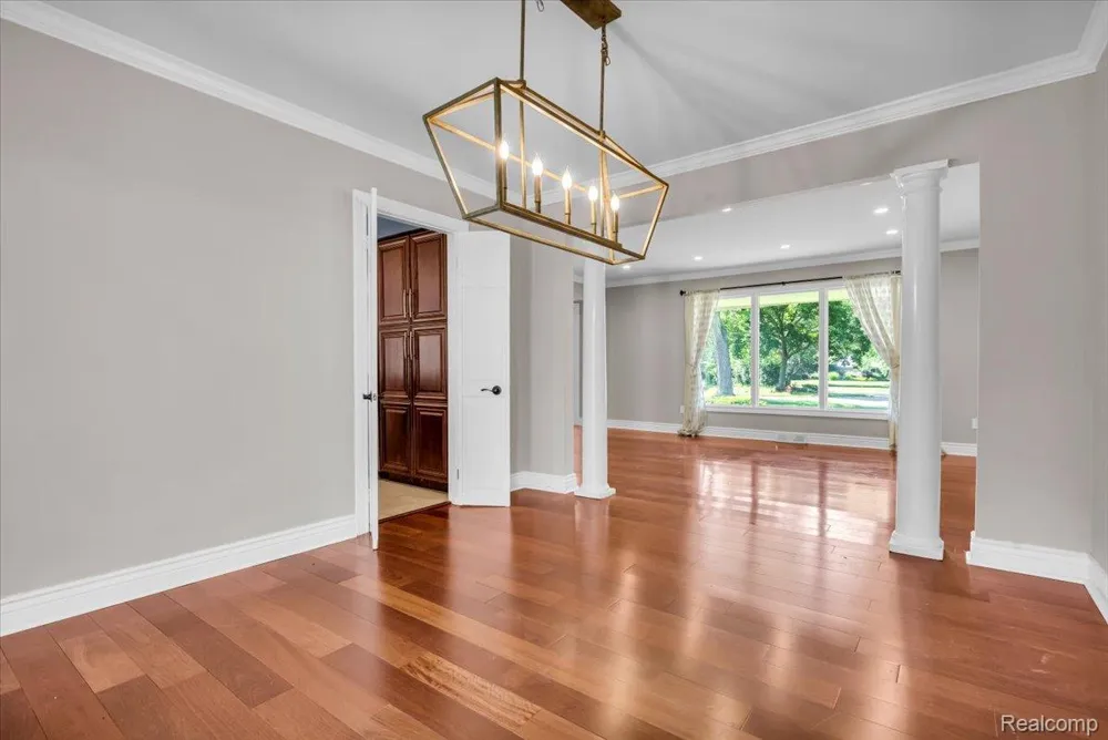 4158 Cherrywood Drive Troy City, MI 48098