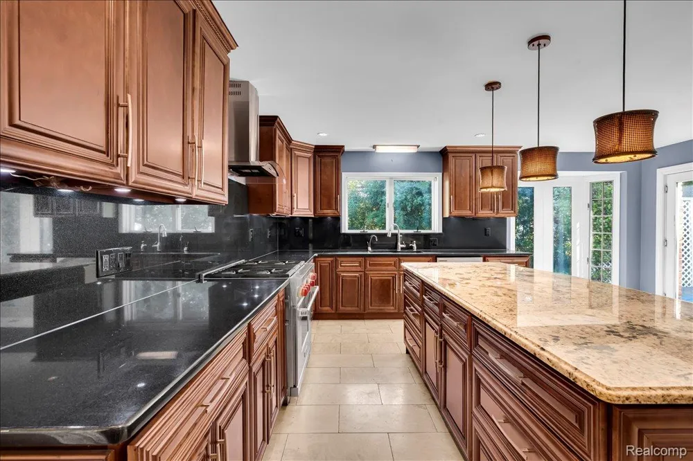 4158 Cherrywood Drive Troy City, MI 48098