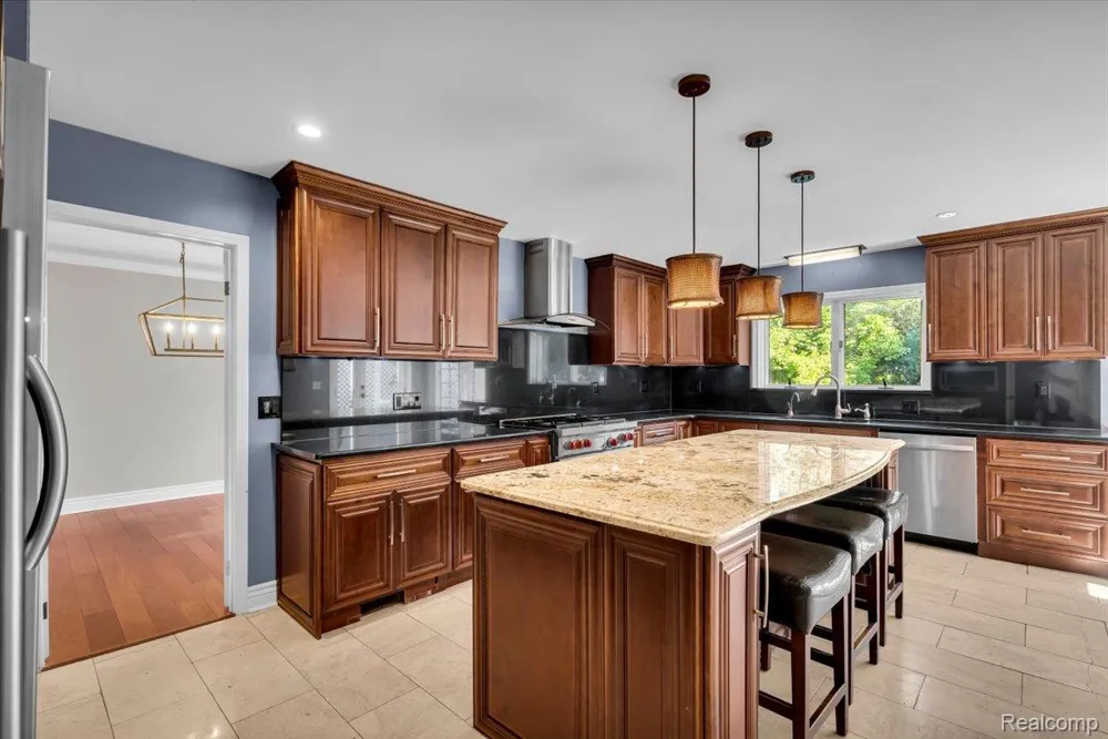 4158 Cherrywood Drive Troy City, MI 48098