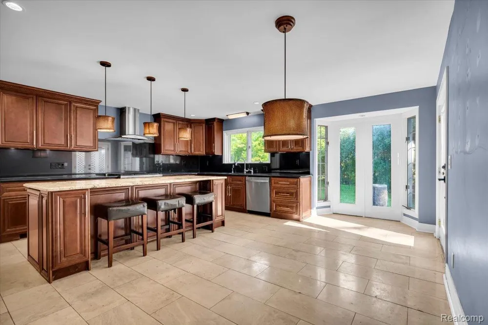 4158 Cherrywood Drive Troy City, MI 48098