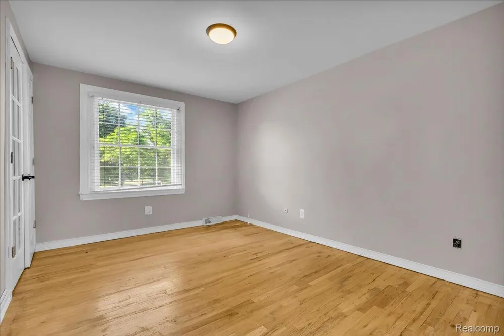 4158 Cherrywood Drive Troy City, MI 48098