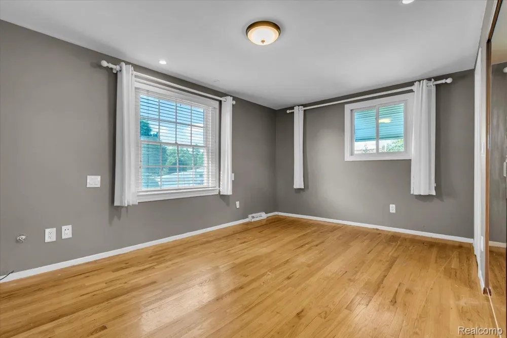 4158 Cherrywood Drive Troy City, MI 48098