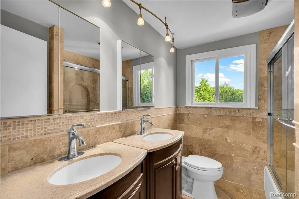 4158 Cherrywood Drive Troy City, MI 48098