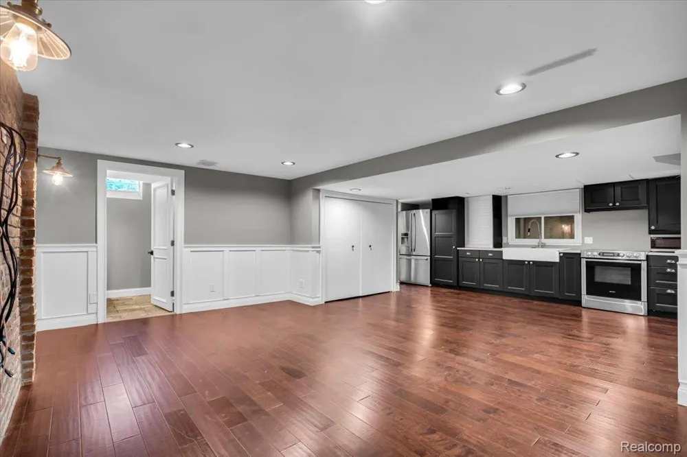 4158 Cherrywood Drive Troy City, MI 48098