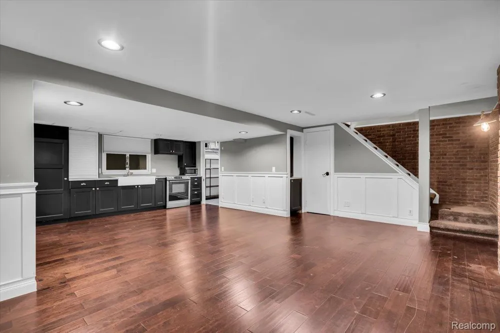 4158 Cherrywood Drive Troy City, MI 48098