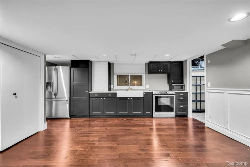 4158 Cherrywood Drive Troy City, MI 48098