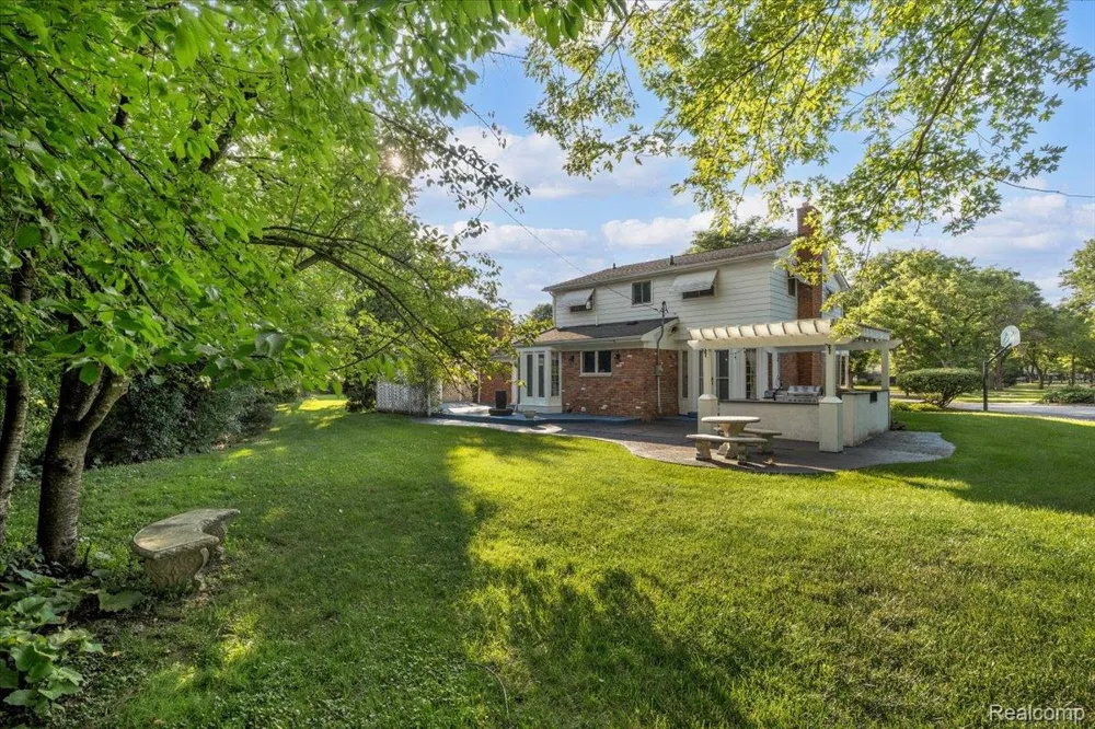 4158 Cherrywood Drive Troy City, MI 48098