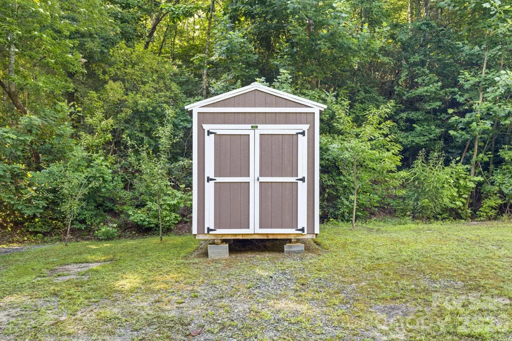 125 Ice Hollow Road Zirconia, NC 28790