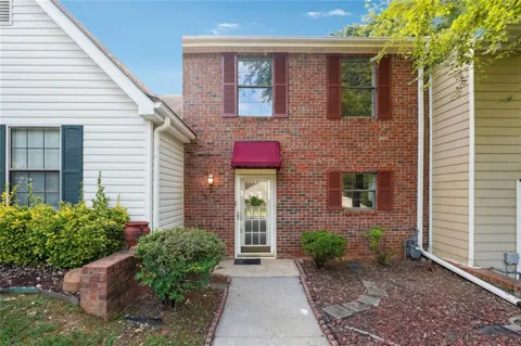 1070 Travelers Trail NW