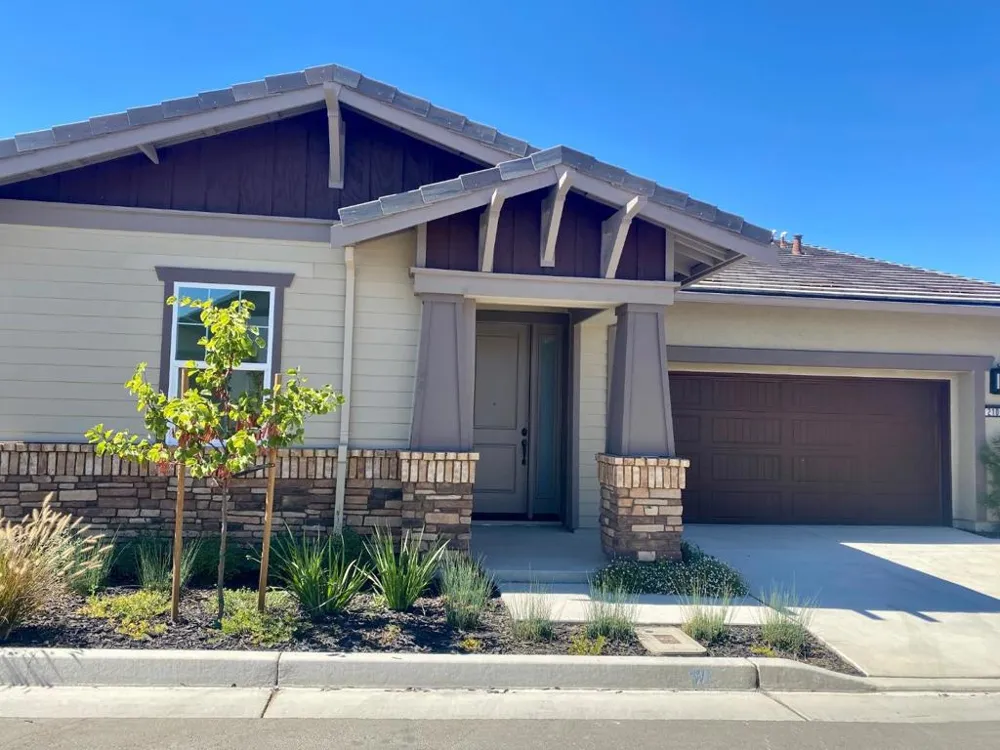2106 White Oak Drive Hollister, CA 95023