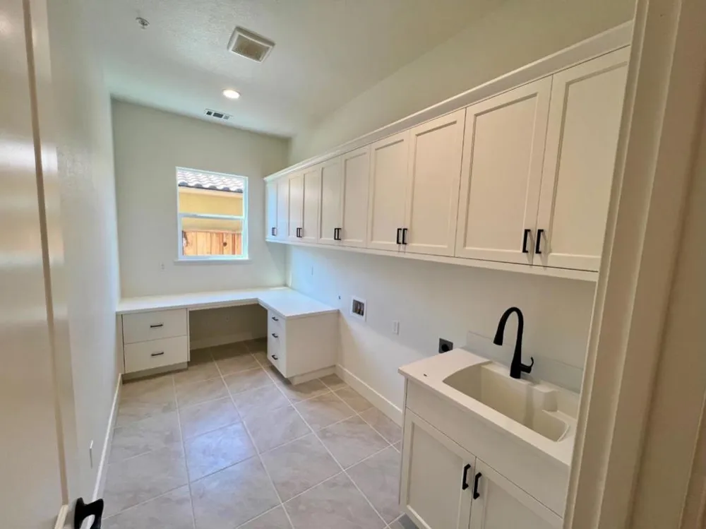 2106 White Oak Drive Hollister, CA 95023