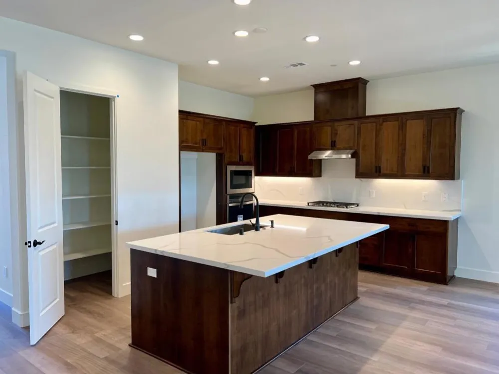 2106 White Oak Drive Hollister, CA 95023