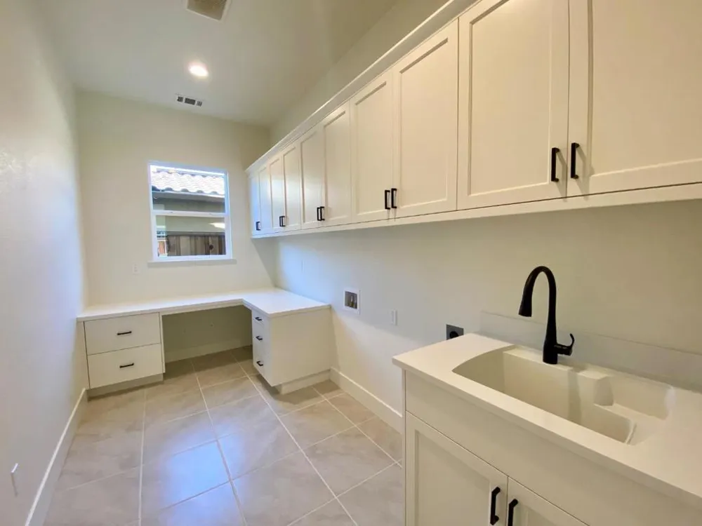2106 White Oak Drive Hollister, CA 95023