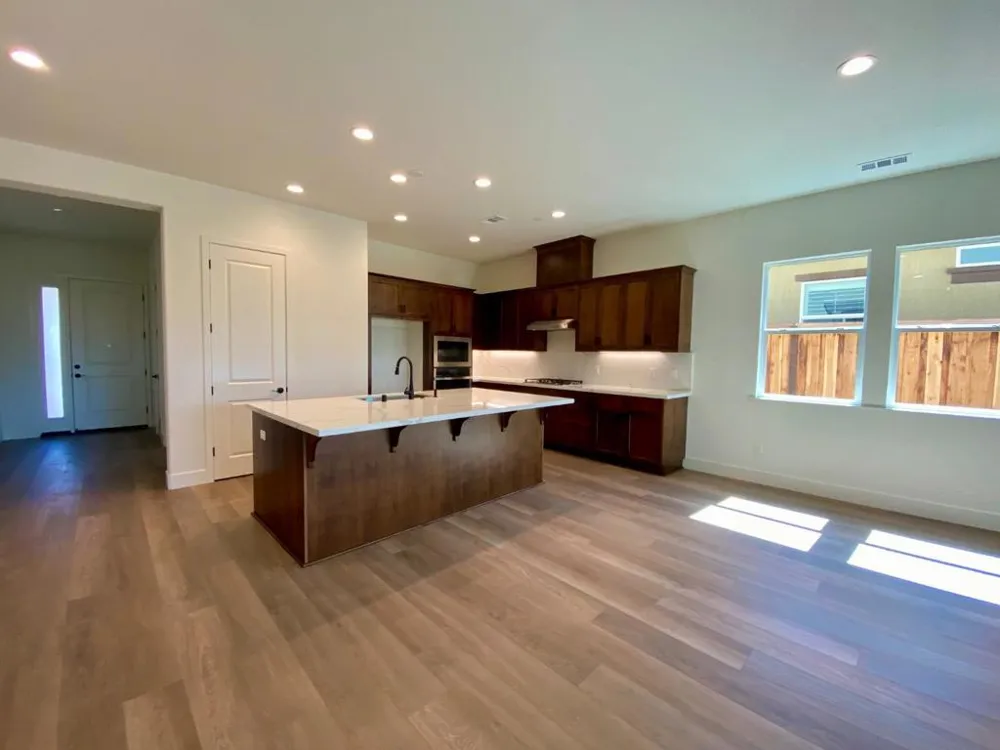 2106 White Oak Drive Hollister, CA 95023