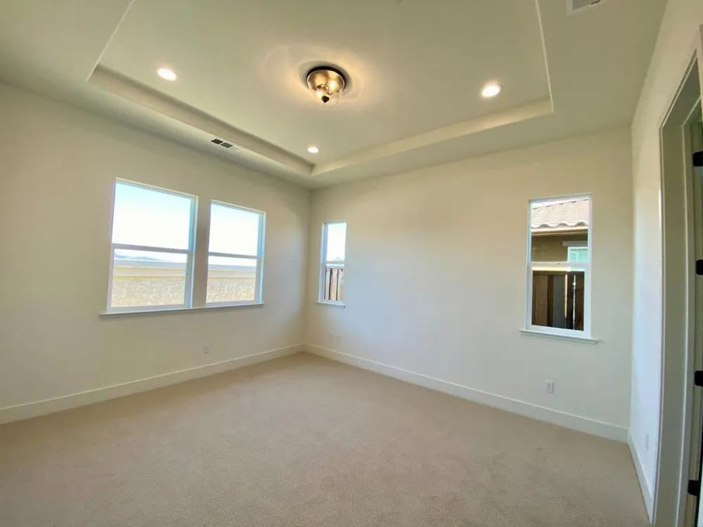 2106 White Oak Drive Hollister, CA 95023