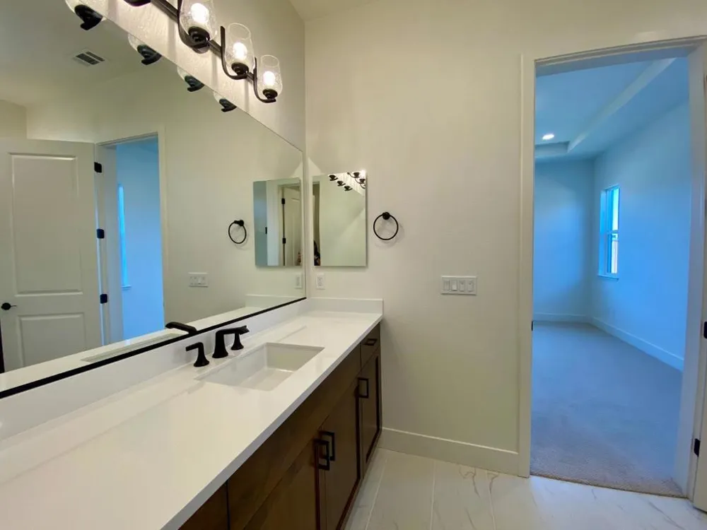2106 White Oak Drive Hollister, CA 95023