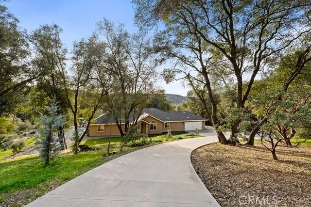 38614 Bon Veu Oakhurst, CA 93644