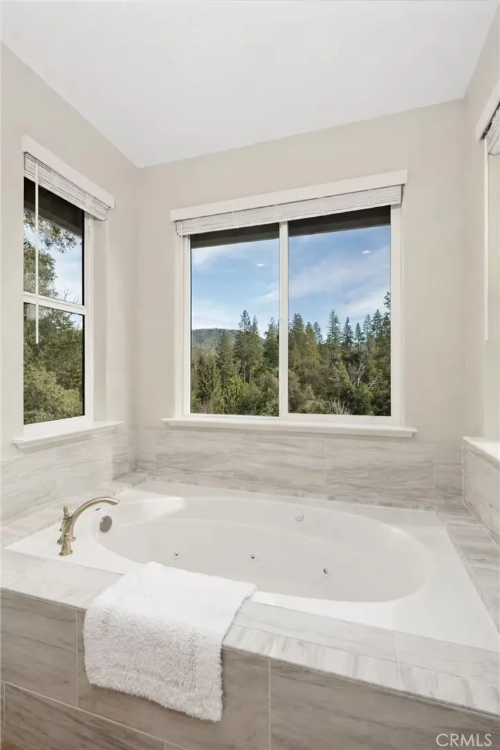 38614 Bon Veu Oakhurst, CA 93644