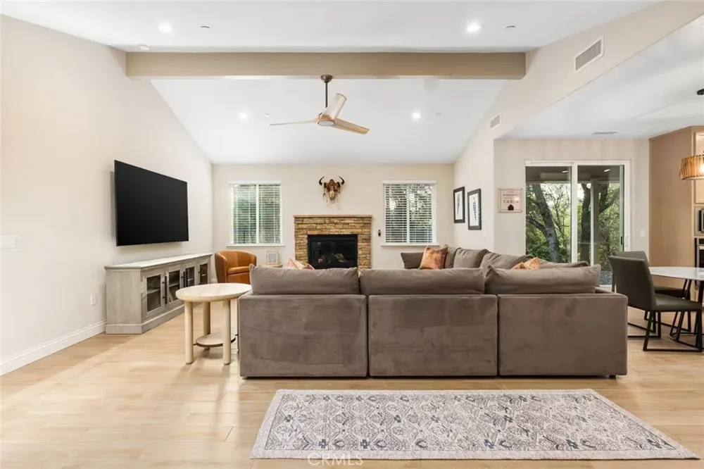 38614 Bon Veu Oakhurst, CA 93644