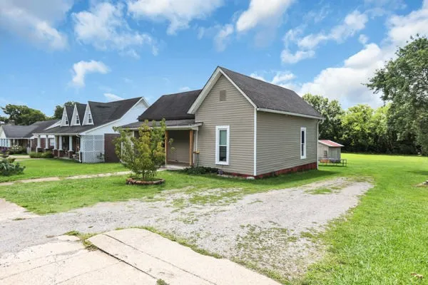 724 W Main St Watertown, TN 37184
